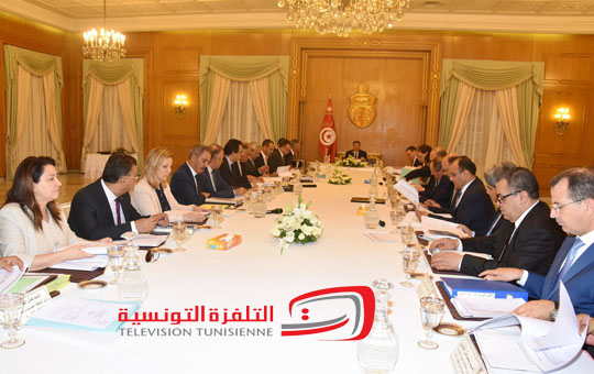 الحبيب الصيد يؤكد في إجتماع مجلس الوزراء مواصلة الحكومة الاضطلاع بمهامها إلى أن يتم إقرار خلاف ذلك الحبيب الصيد يؤكد في إجتماع مجلس الوزراء مواصلة الحكومة الاضطلاع بمهامها إلى أن يتم إقرار خلاف ذلك
